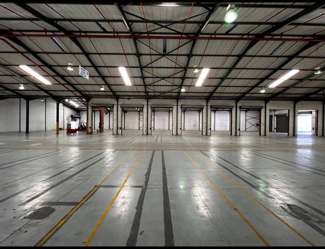 3,090M² WAREHOUSE TO LET IN AIRPORT INDUSTRIA